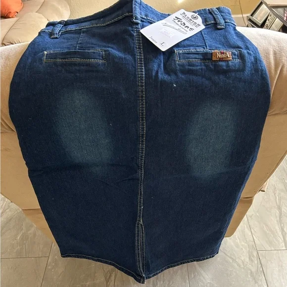 The Fashion Jeans Premium Denim size Large for Skinny with Belt included - Picture 10 of 12